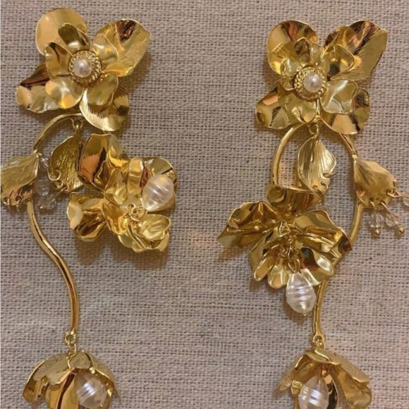 Zara Flower Pearl Drop Earrings - Picture 4 of 14